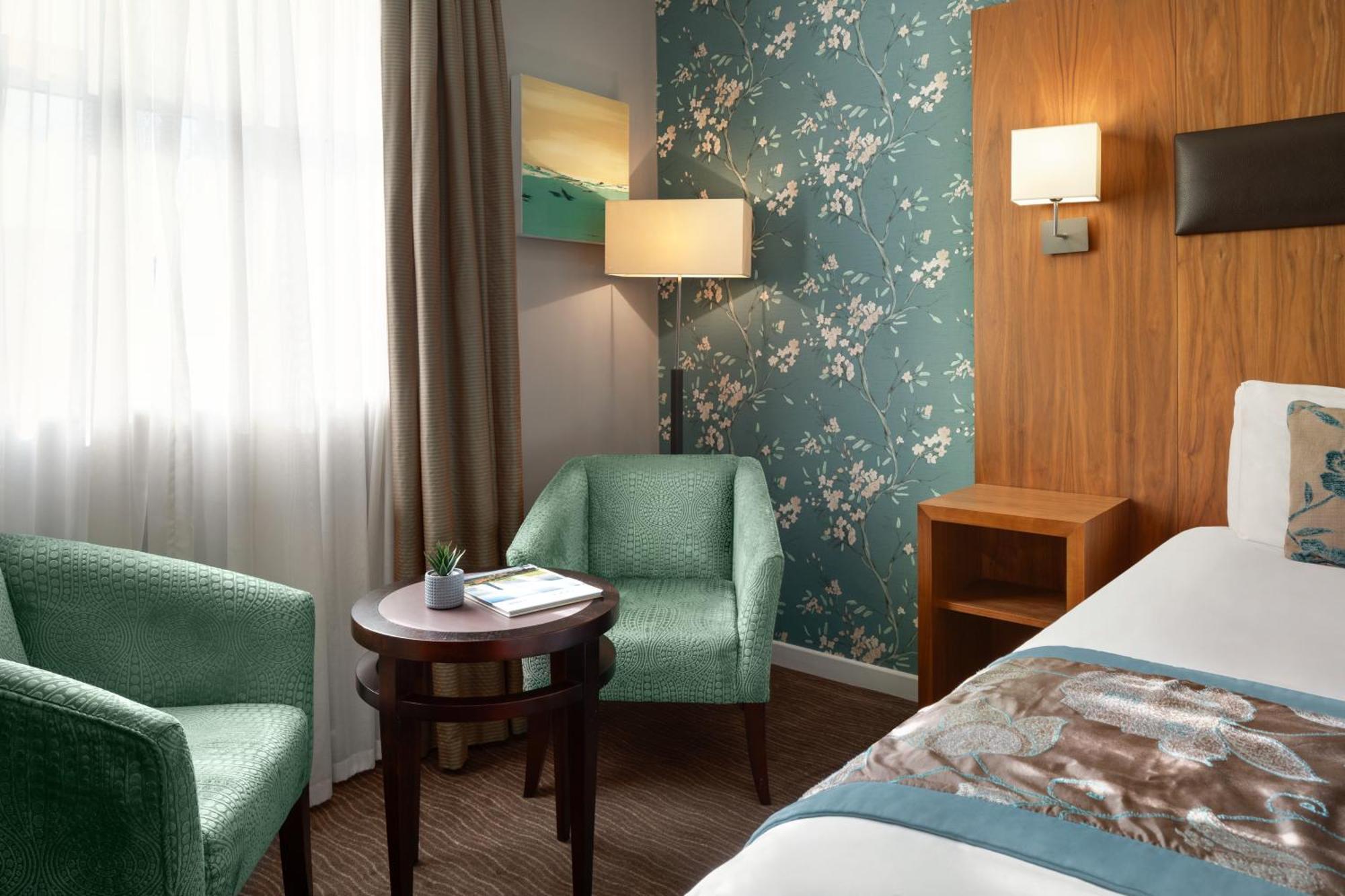 แคลเรียน คอลเลคชั่น โฮเต็ล เชลเทนแนม Hotel Golden Valley ภายนอก รูปภาพ